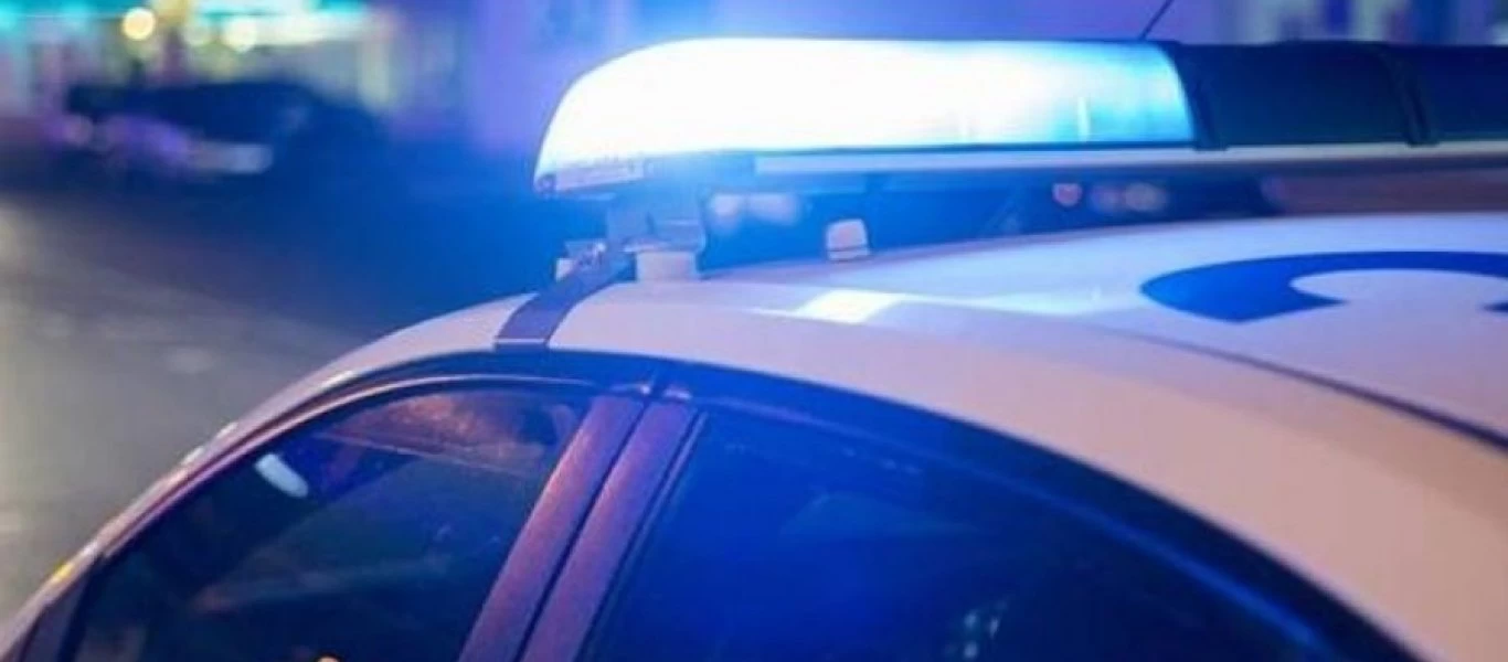 Συνελήφθησαν μέλη σπείρας που έκλεβαν καταστήματα - Έσπαγαν τις τζαμαρίες με κλεμμένα αυτοκίνητα